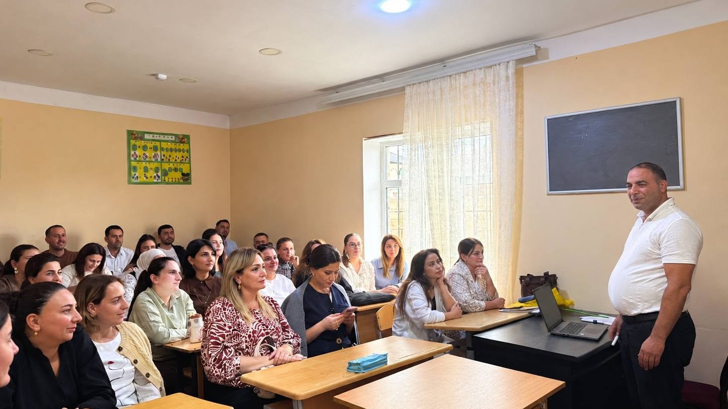 5 oktyabr – Müəllimlər Günü ərəfəsində Bakı şəhəri 347 nömrəli tam orta məktəbdə intizam qaydaları müzakirə olunub