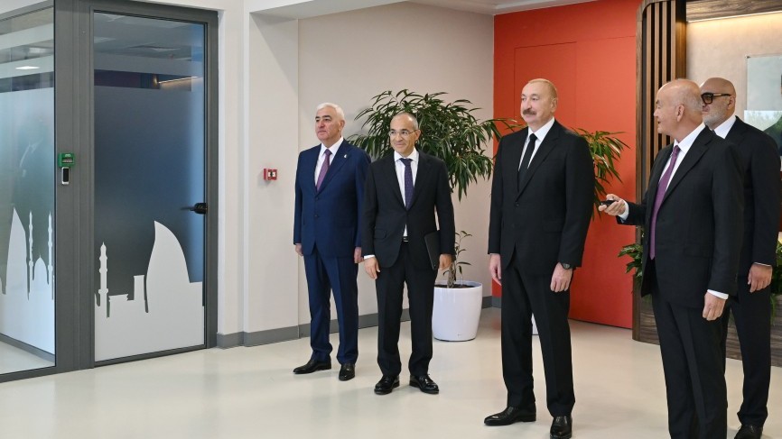 İlham Əliyev dərman istehsalı müəssisəsinin açılışında - FOTOLAR