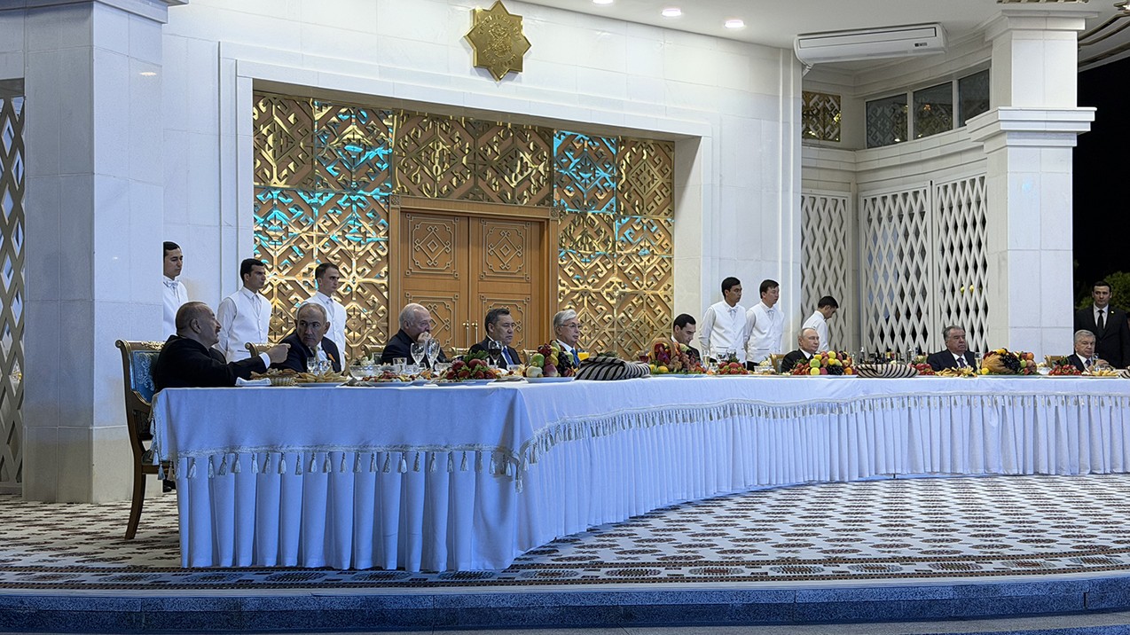 Prezident Türkmənistanda Paşinyanla söhbətləşdi - Foto